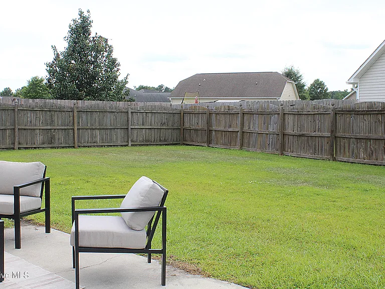 221 Seville St — Photo 31
