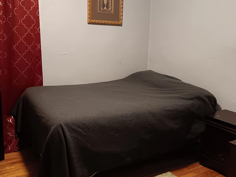 1st image of 305 Webster Ave #2