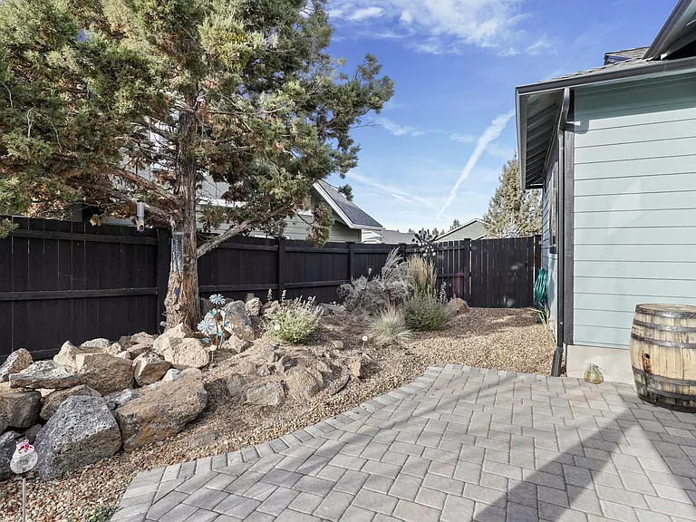 2247 NE Indigo Ln — Photo 33