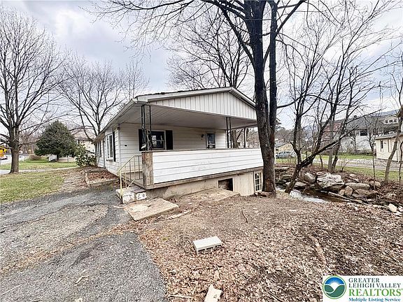 2nd image of 211 Fireline Rd