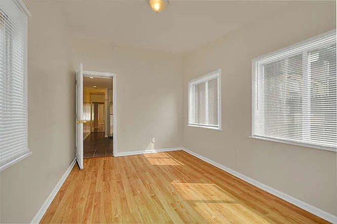 W Lexington St — Photo 8