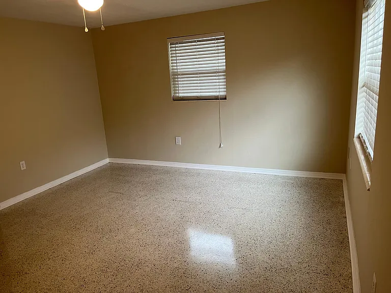 631 Lyndhurst St — Photo 3
