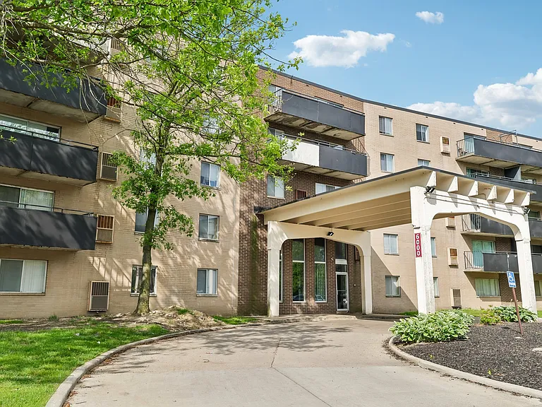 Columbus Park Apartments — Photo 18