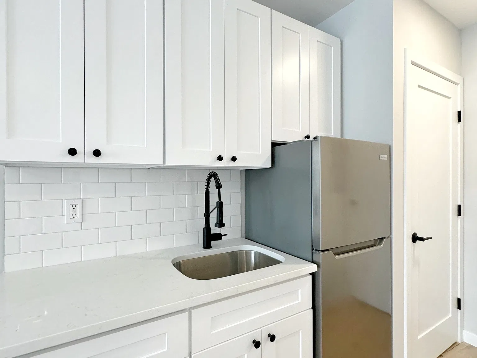 Studio, 1.0 bath, 425 sqft, $1,475 — Photo 3