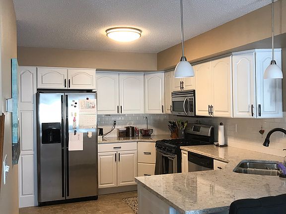 2nd image of 4782 Lynnbrook Ln