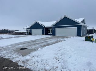 8483 N River Rock Dr, Freeland, MI 48623