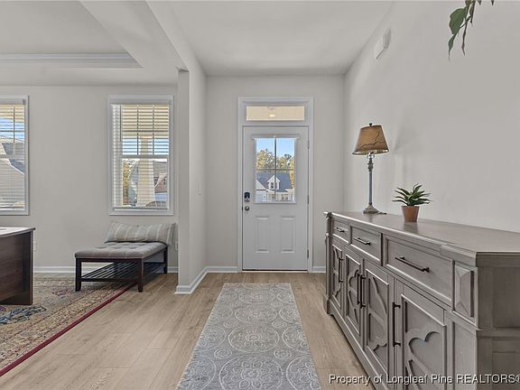 5th image of 213 Woodsrun St