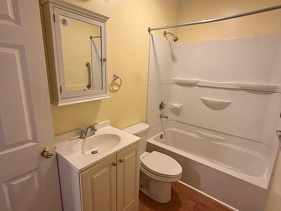 4th image of 19 Sigel St #2