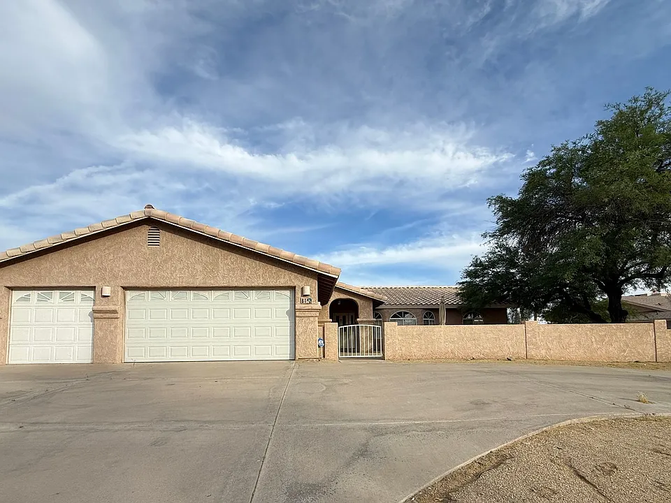 81 Acoma Blvd S