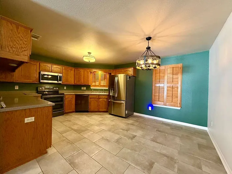 1213 Camellia Ln — Photo 7