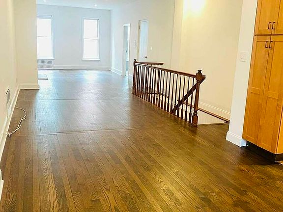 3rd image of 326 W 19th St #1