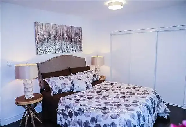 339 Coxwell Ave #1 — Photo 1