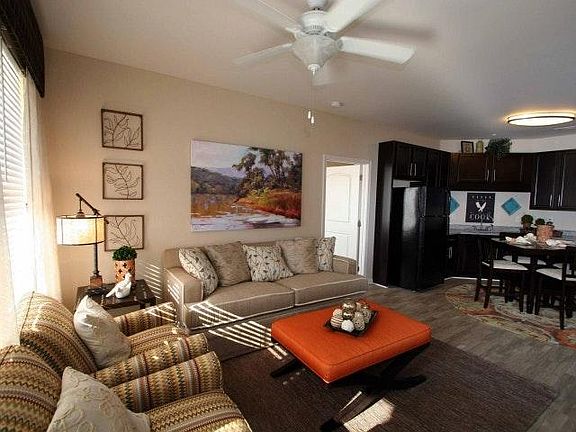 Living room/ Kitchen