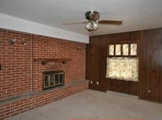 904 Mulberry Dr E, West Bend, WI 53090