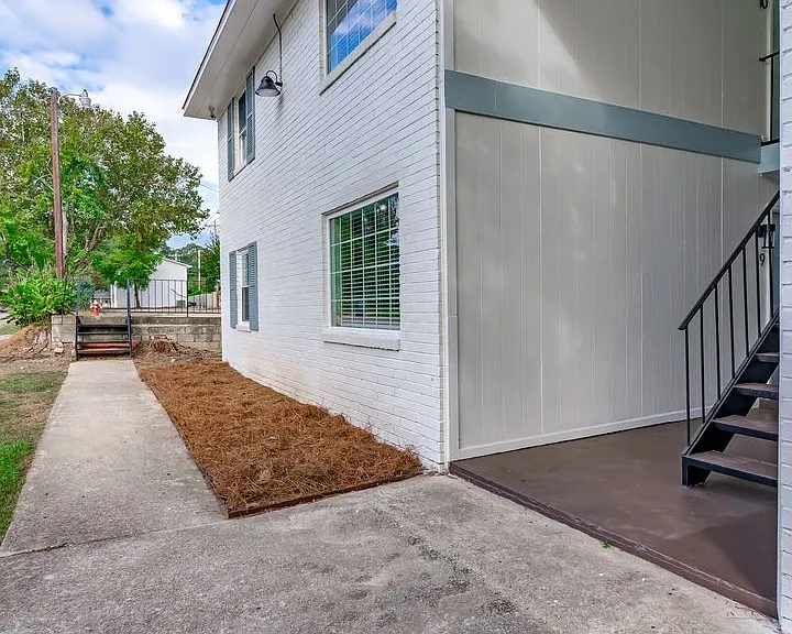 2915 Hope Ave #1 — Photo 4