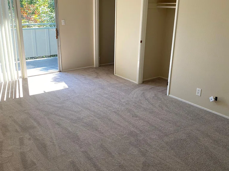 842 N Rengstorff Ave #L — Photo 5