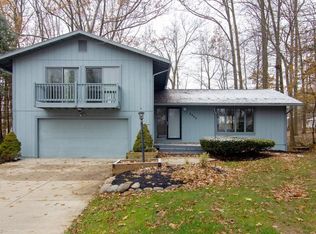 2805 Erie Dr, Akron, OH 44333