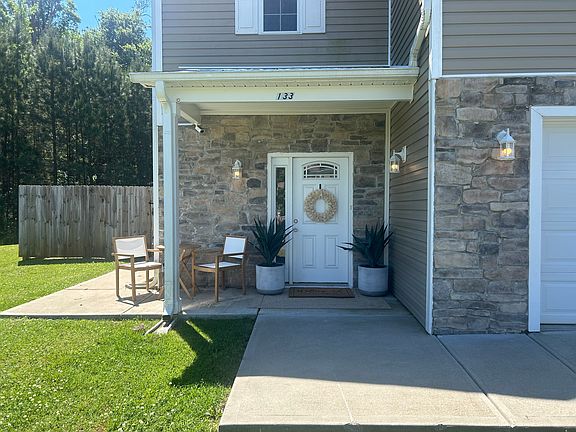 3rd image of 133 Lodestone Dr