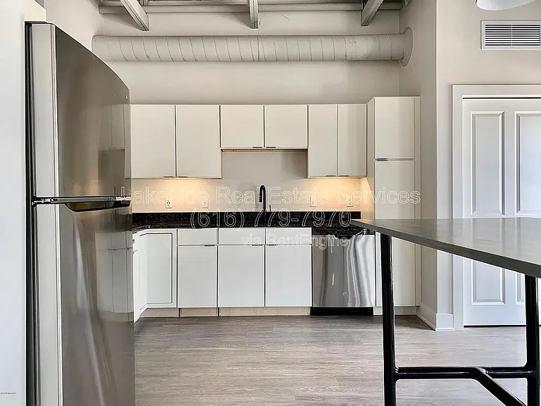 708 Wealthy St SE #H — Photo 7