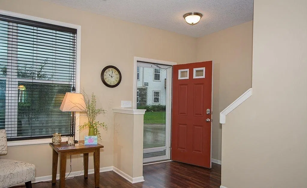 3 bed, 2.5 bath, 1700 sqft, $1,985 — Photo 3