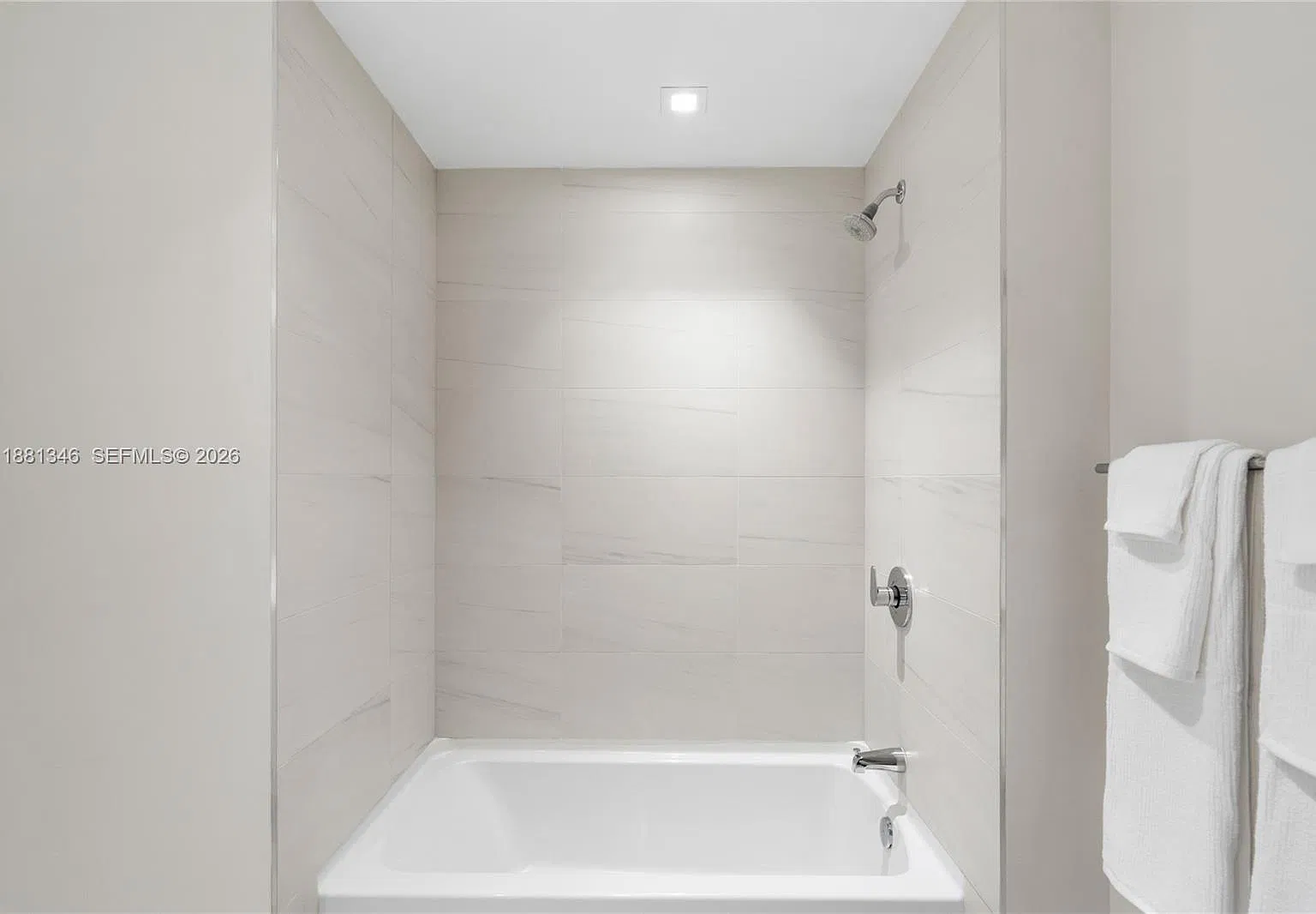 3 bed, 2293 sqft, $18,500 — Photo 1