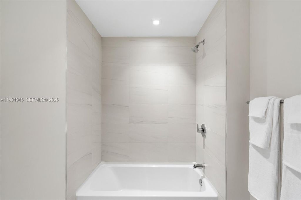 1116 N Ocean Blvd #1404, Pompano Beach