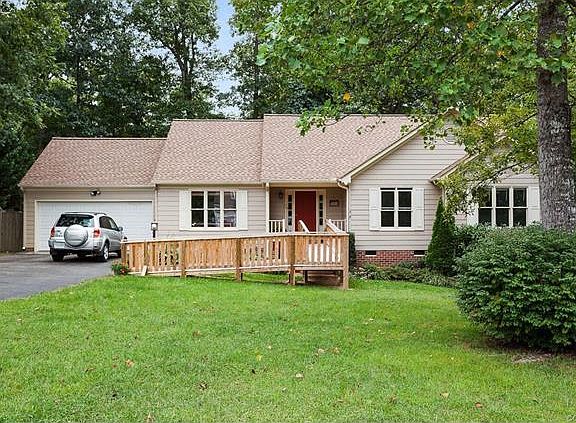 2nd image of 1406 Havens Oak Cir