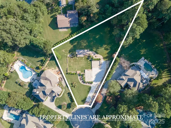 115 Misty Meadows Ct, Charlotte, NC 28213