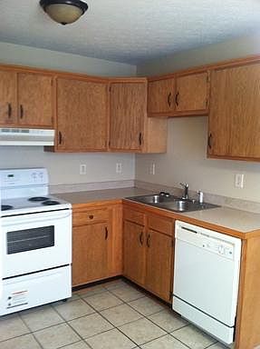 5th image of 230 Highland Blvd APT 4
