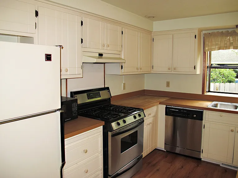 601 NW Ensign Dr — Photo 10