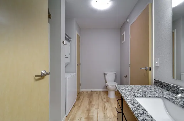 Main Bathroom Main Bathroom