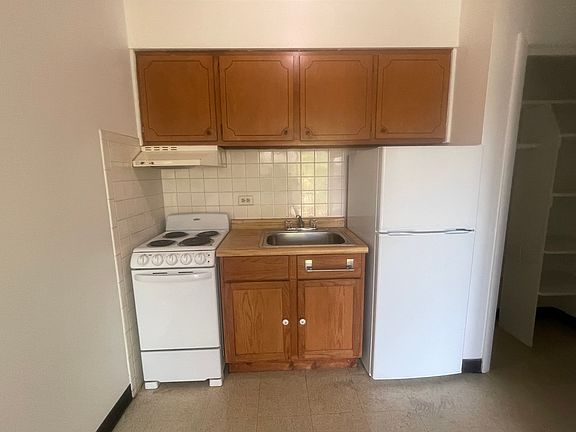 4th image of 75 W Division St #11