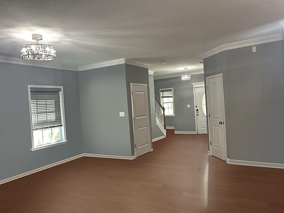 4th image of 9556 16th Bay St