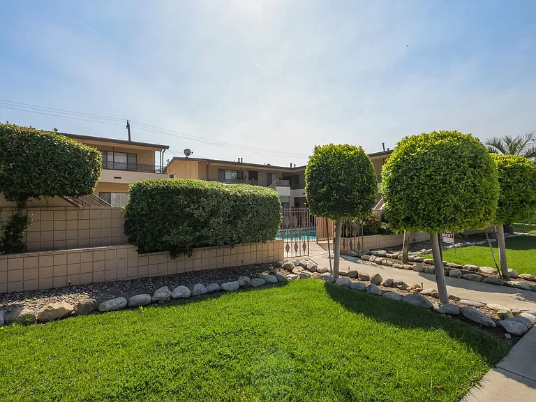 630 & 638 Silverwood Ave — Photo 5