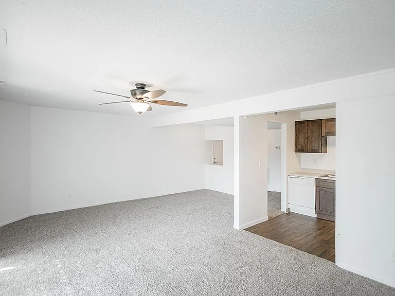 August Place Apartments — Photo 21