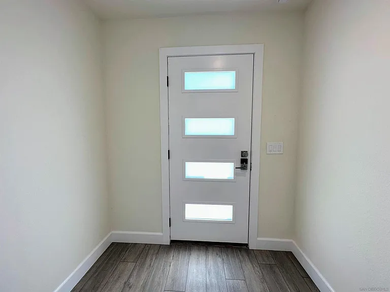 426 Sloane Ave #1 — Photo 6
