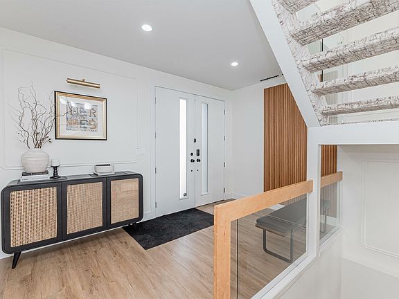 5th image of 1309 Clement Ct NW