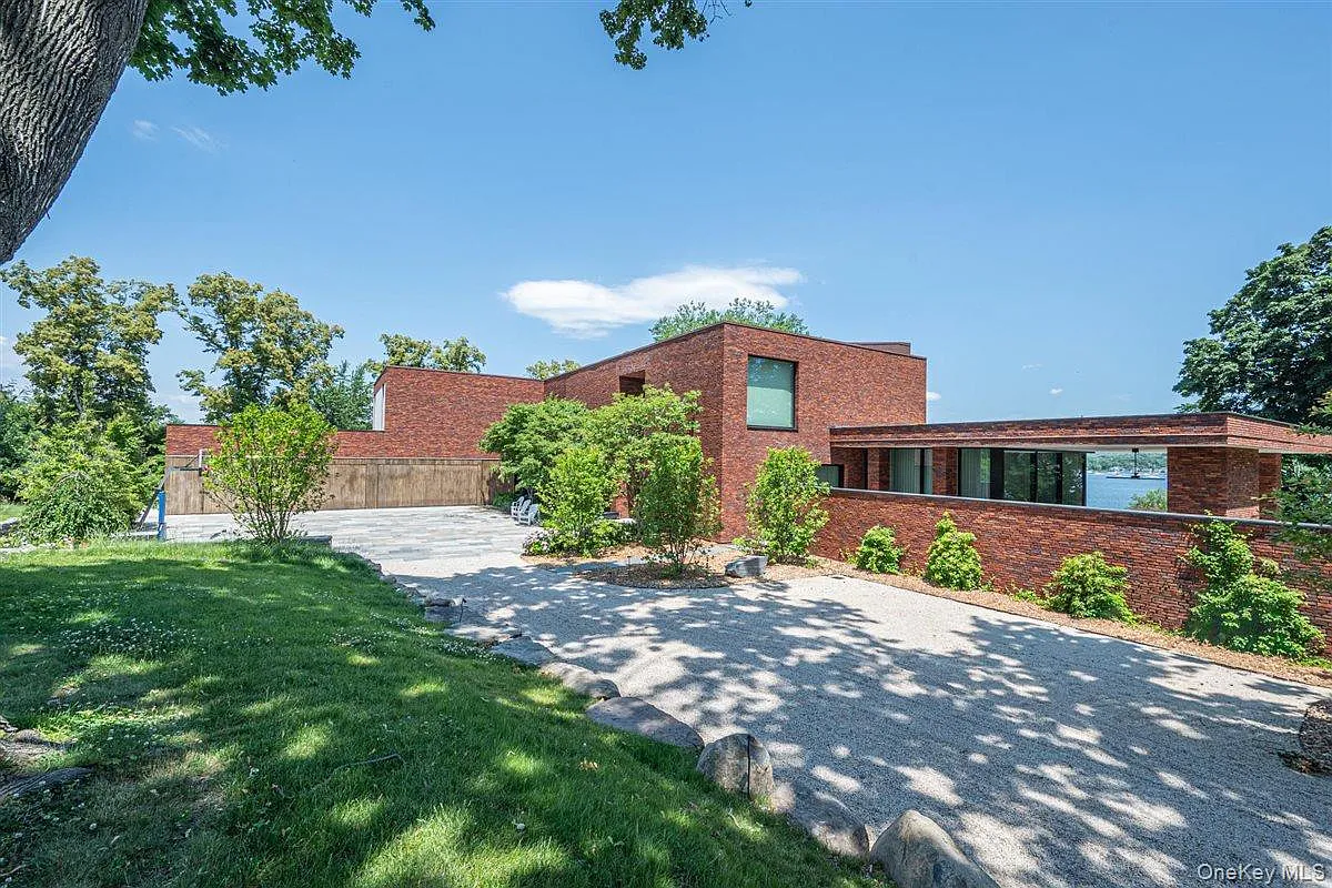 8 bed, 10.0 bath, 12000 sqft, $100,000 — Photo 2