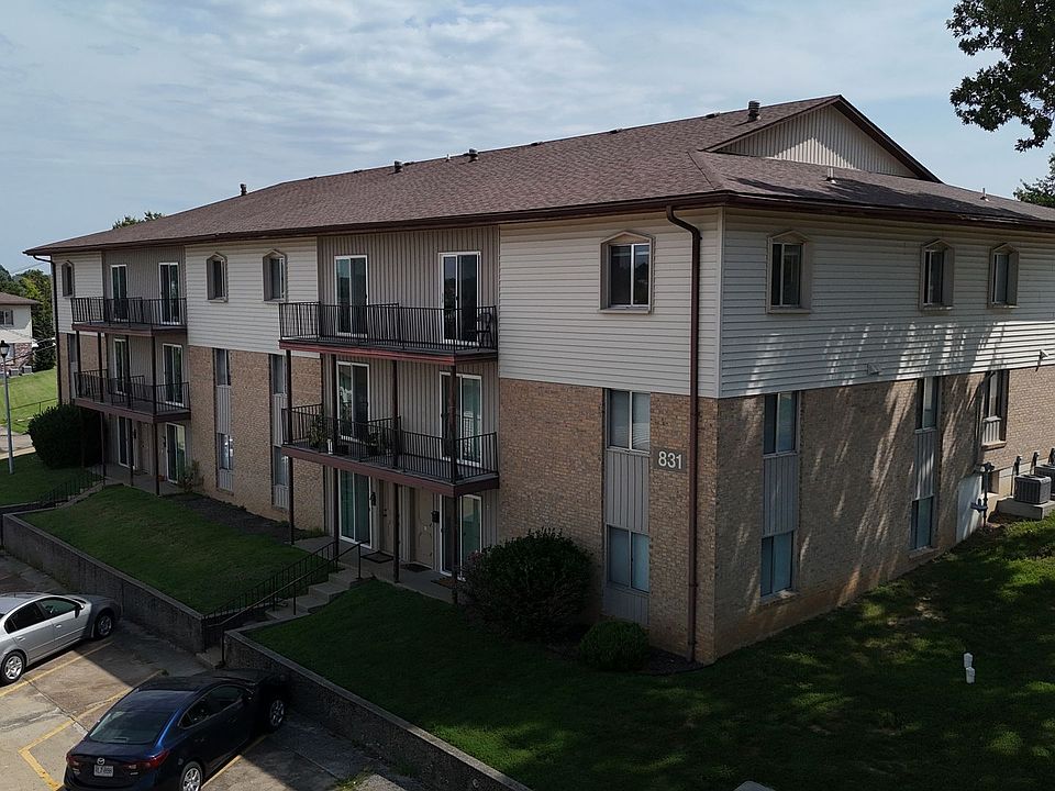 2nd image of 831 Southwest Blvd #R
