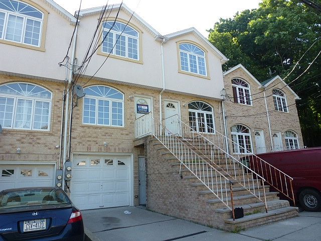 2nd image of 39 Trumbull Pl