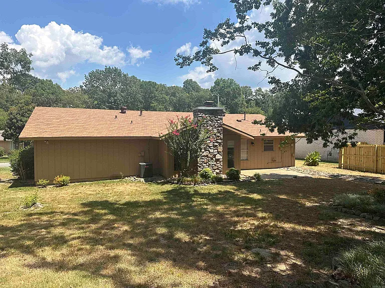 820 N Shackleford Rd — Photo 14