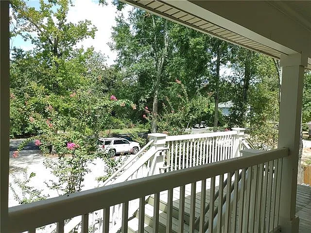425 Depre St #F — Photo 5