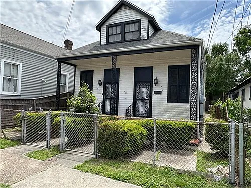 435 Homer St Photo 1