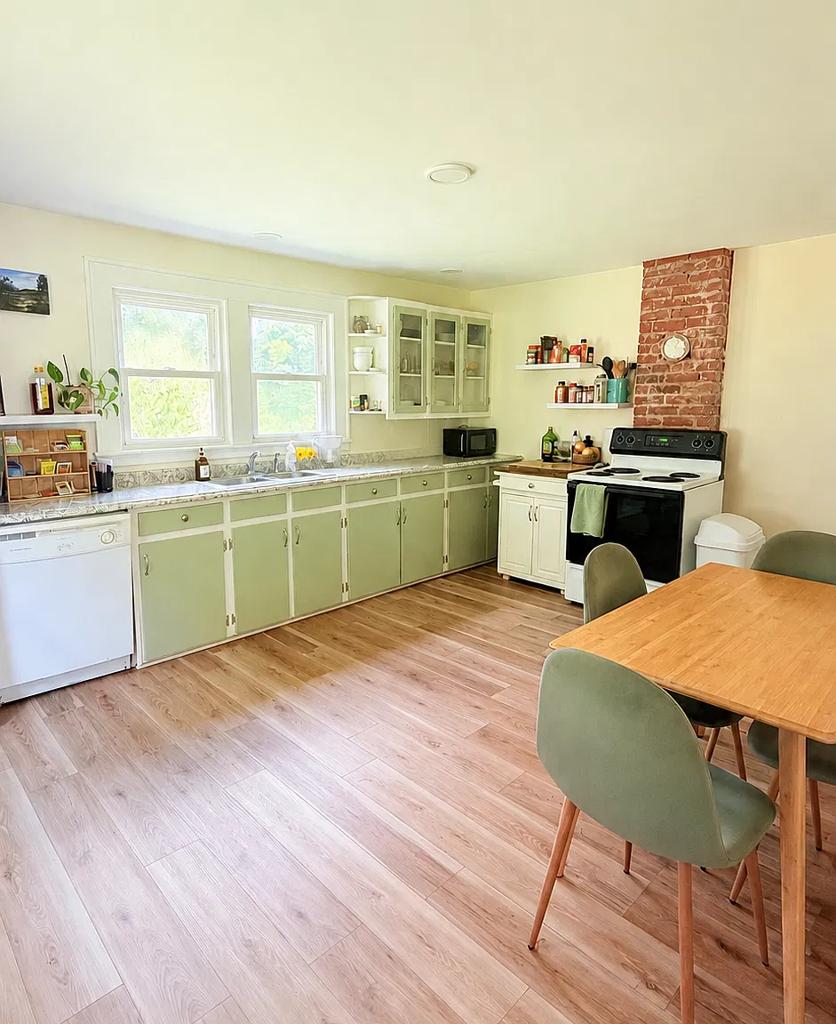 2 bed, 900 sqft, $1,600 — Photo 3
