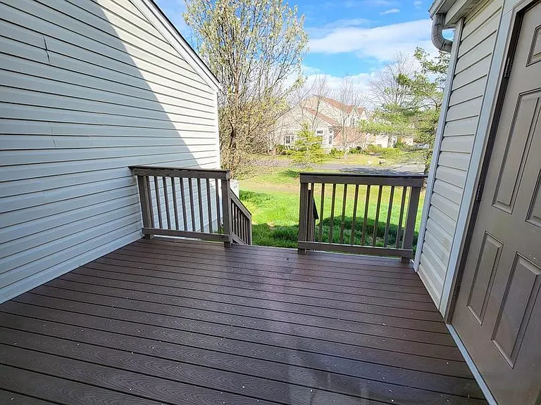 6002 Bridgepointe Dr — Photo 2