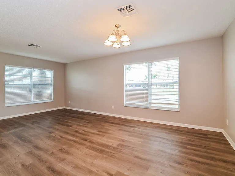 582 Southridge Rd — Photo 8