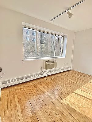 4th image of 319 E 8th St APT 4A