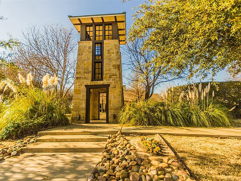 900 Lake Cypress Ln — Photo 15
