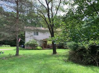 8 Meadows Ct, Hawley, PA 18428