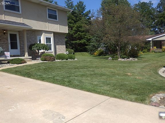 3rd image of 9156 Elaine Dr